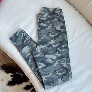 Camo Jegging Size US 6 never worn.